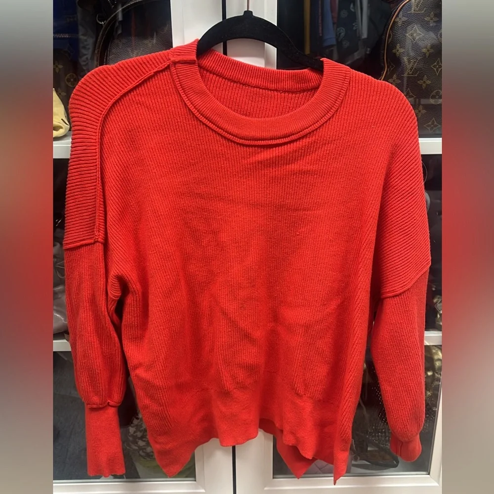 Red Soft sweater - Picture 1 of 2